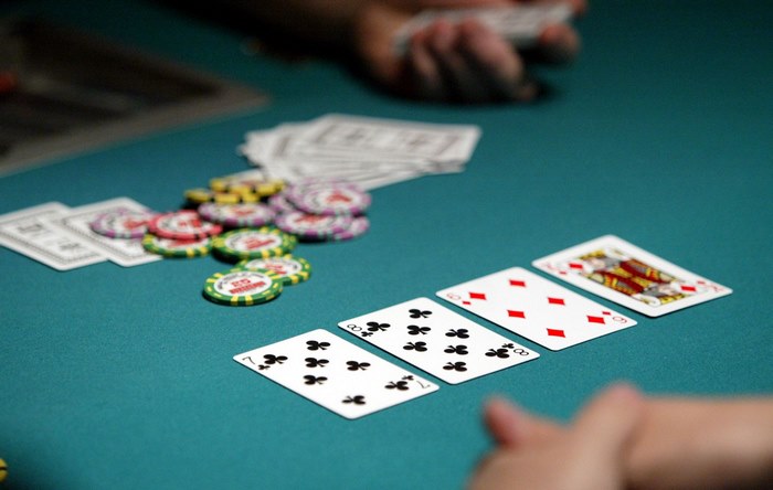 Sự ảnh hưởng rake trong poker đối với nhà cái